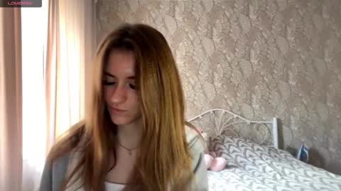 Mia online show from September 17, 9:33 am