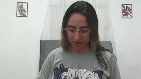 Val online show from March 23, 9:30 pm