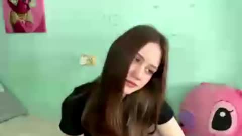 Mia online show from March 4, 7:14 am