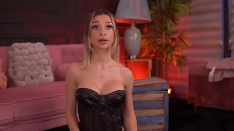 Snapshot of odettebensen chatting on November 8, 6:02 am Odette online show from November 8, 6:02 am