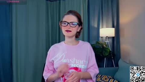 Snapshot of odettechurchwell chatting on November 3, 3:41 am Eli online show from November 3, 3:41 am