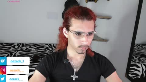Snapshot of oezack__ chatting on October 30, 7:54 am Zack online show from October 30, 7:54 am