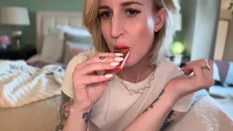 Tams online show from April 7, 3:23 pm