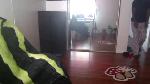 Money online show from December 7, 6:48 pm