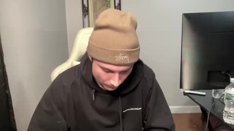 Snapshot of officialtommycash chatting on December 2, 8:08 am Tommy Cash online show from December 2, 8:08 am