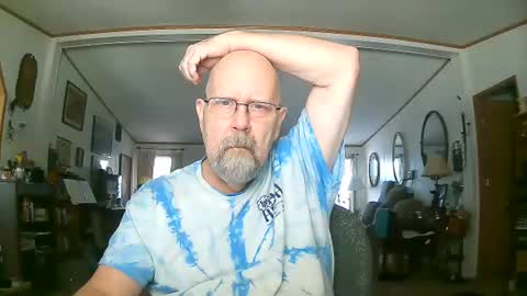 Maximus No Mo online show from December 4, 5:10 pm