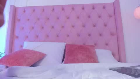 Holly online show from February 15, 8:11 pm