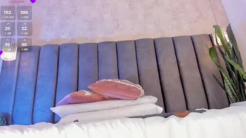 Holly online show from March 4, 1:55 am