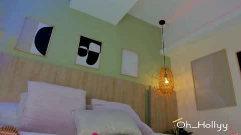 Holly online show from December 16, 11:15 am