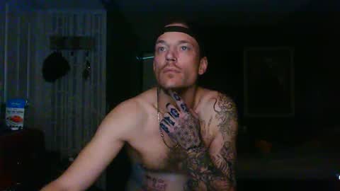 Snapshot of oh_you_know69 chatting on December 19, 3:46 am who dares toss me some tips lets have fun online show from December 19, 3:46 am