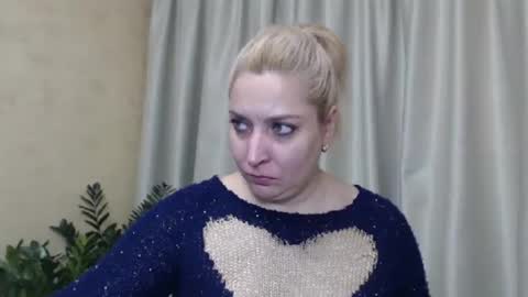 Snapshot of ohsweetiren chatting on December 4, 7:28 am Iren online show from December 4, 7:28 am