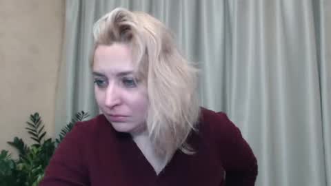 Snapshot of ohsweetiren chatting on December 7, 7:38 am Iren online show from December 7, 7:38 am