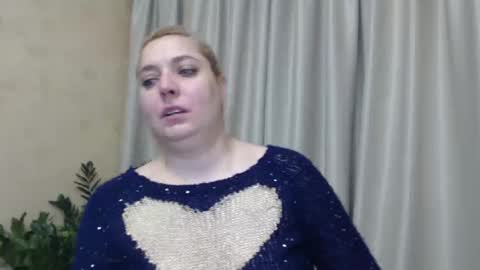 Snapshot of ohsweetiren chatting on December 8, 7:15 am Iren online show from December 8, 7:15 am