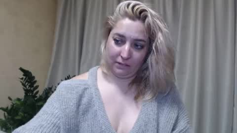Snapshot of ohsweetiren chatting on February 25, 9:42 am Iren online show from February 25, 9:42 am