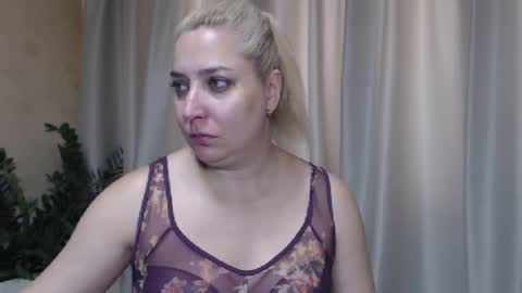 Snapshot of ohsweetiren chatting on September 20, 6:03 am Iren online show from September 20, 6:03 am