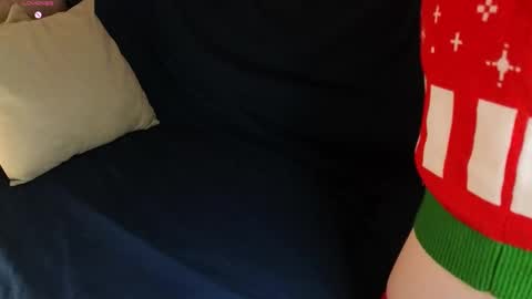 Snapshot of ohyumiyes chatting on December 13, 7:53 pm Yumi online show from December 13, 7:53 pm