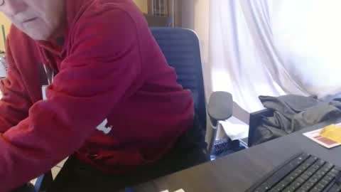 Snapshot of olderandwiser chatting on November 6, 2:51 pm Older and Wiser online show from November 6, 2:51 pm