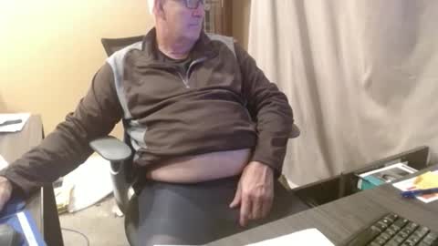 Snapshot of olderandwiser chatting on November 7, 5:29 am Older and Wiser online show from November 7, 5:29 am