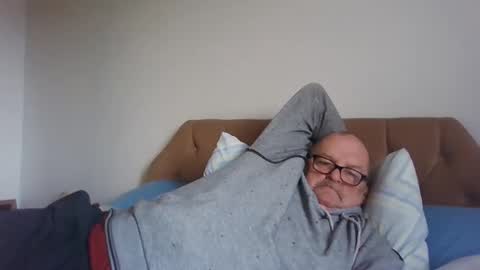 oldfkr69 online show from March 4, 12:11 pm