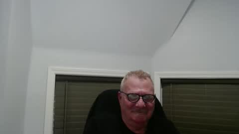 oldguybigd online show from April 16, 2:12 am