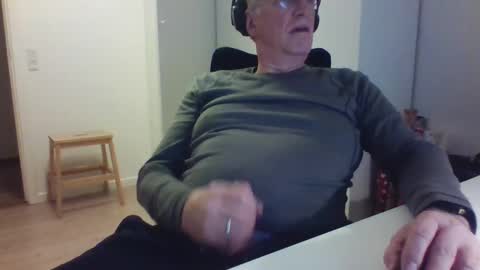 Snapshot of oldth chatting on December 18, 10:24 pm oldth online show from December 18, 10:24 pm