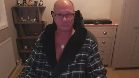 Snapshot of oldveteranuk chatting on September 12, 4:56 am oldveteranuk online show from September 12, 4:56 am