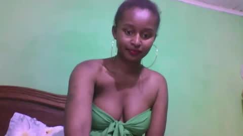 Snapshot of olinah610 chatting on October 27, 7:07 pm olinah610 online show from October 27, 7:07 pm