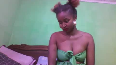 Snapshot of olinah610 chatting on October 28, 8:51 am olinah610 online show from October 28, 8:51 am