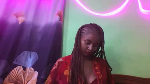 Snapshot of olinah610 chatting on December 16, 5:29 pm olinah610 online show from December 16, 5:29 pm