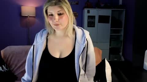 OliSunny Olivia online show from April 19, 4:50 pm