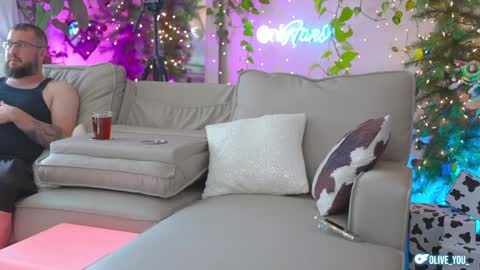 Snapshot of olive_you_ chatting on December 7, 5:31 pm Olive online show from December 7, 5:31 pm