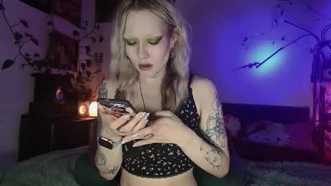 Snapshot of olivecum chatting on November 12, 1:22 pm Olive online show from November 12, 1:22 pm