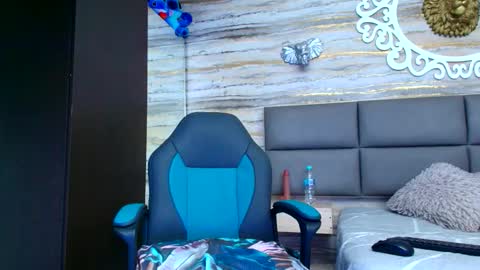 Oliver  online show from November 26, 10:44 pm