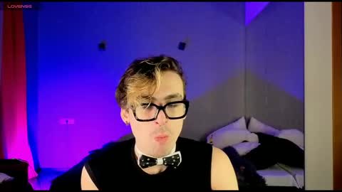 OLIVER MARTINEZ online show from October 13, 5:29 am