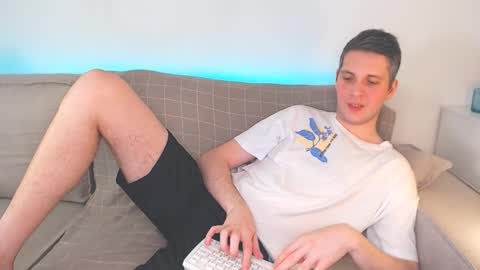 Oliver online show from February 12, 5:16 pm