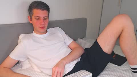 Oliver online show from November 17, 5:30 pm