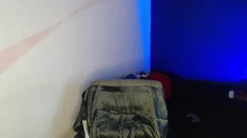 oliver_laid_2023 online show from February 3, 4:04 am