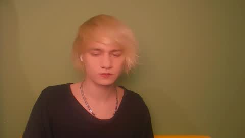 Snapshot of oliver_sweet_ chatting on December 6, 2:13 am Oliver online show from December 6, 2:13 am