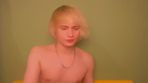 Snapshot of oliver_sweet_ chatting on December 7, 2:09 am Oliver online show from December 7, 2:09 am
