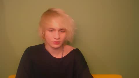 Snapshot of oliver_sweet_ chatting on December 21, 1:04 am Oliver online show from December 21, 1:04 am