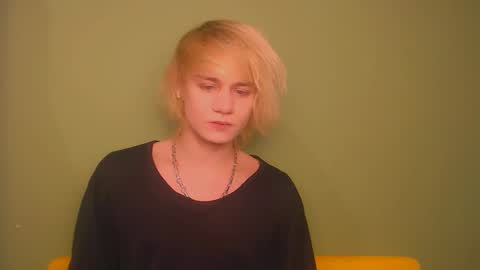 Snapshot of oliver_sweet_ chatting on January 21, 2:11 am Oliver online show from January 21, 2:11 am