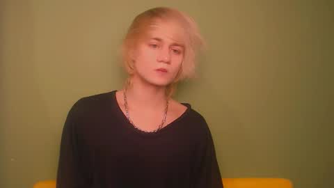 Snapshot of oliver_sweet_ chatting on January 24, 2:18 am Oliver online show from January 24, 2:18 am