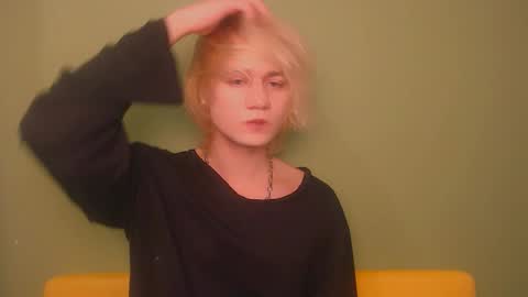 Snapshot of oliver_sweet_ chatting on January 27, 8:28 pm Oliver online show from January 27, 8:28 pm
