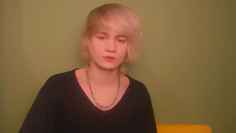 Snapshot of oliver_sweet_ chatting on January 28, 8:26 pm Oliver online show from January 28, 8:26 pm