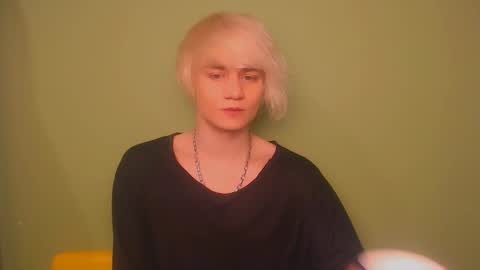 Snapshot of oliver_sweet_ chatting on February 24, 1:57 am Oliver online show from February 24, 1:57 am