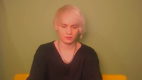 Snapshot of oliver_sweet_ chatting on February 27, 2:10 am Oliver online show from February 27, 2:10 am