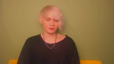 Snapshot of oliver_sweet_ chatting on March 2, 11:42 pm Oliver online show from March 2, 11:42 pm