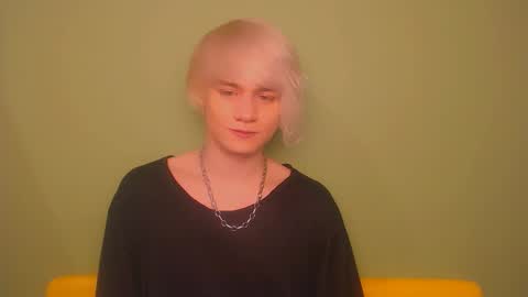 Snapshot of oliver_sweet_ chatting on March 4, 1:45 am Oliver online show from March 4, 1:45 am