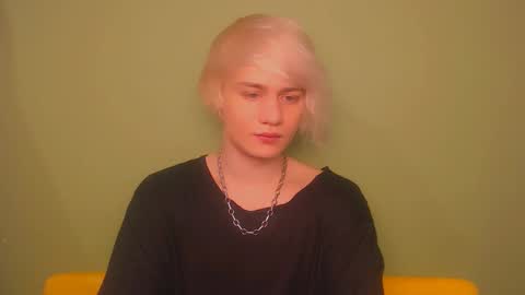 Snapshot of oliver_sweet_ chatting on March 8, 1:50 am Oliver online show from March 8, 1:50 am