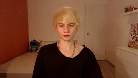 Snapshot of oliver_sweet_ chatting on September 21, 1:51 am Oliver online show from September 21, 1:51 am